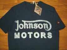 新品 USA製 ジョンソンモータース Johnson Motors スリムフィット プリント 半袖 Tシャツ (Sサイズ/紺) トイズマッコイ CLASSIC 38 バイク_画像1