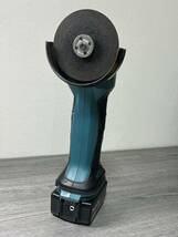 Makita マキタ 充電式ディスクグラインダ GA402D 100mmモデル 　バッテリBL1860B / 充電器DC18RC/ケース付き_画像3