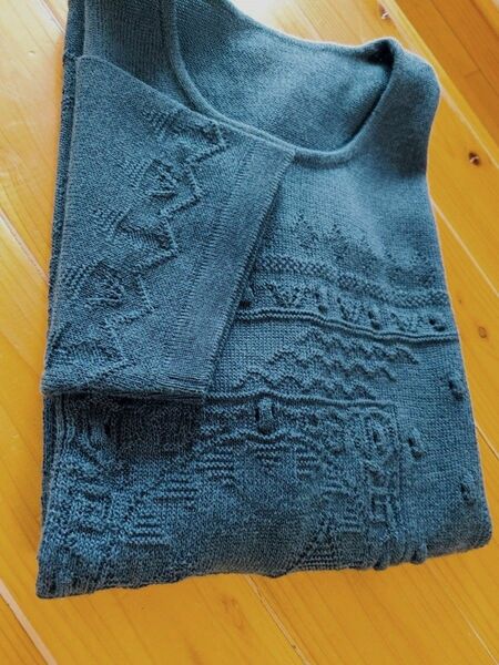 美品　高級感あるセーター　濃紺　厚手ニット　ネイビー　模様編み　五分袖