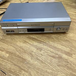 8-30 【現状ジャンク品】SONY VHSビデオデッキ Hi-Fi Stereo SLV-NX15 通電のみ確認済