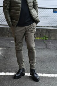 junhashimoto　P11 DRESS CARGO PANTS（型番1072210011）３　カーキ