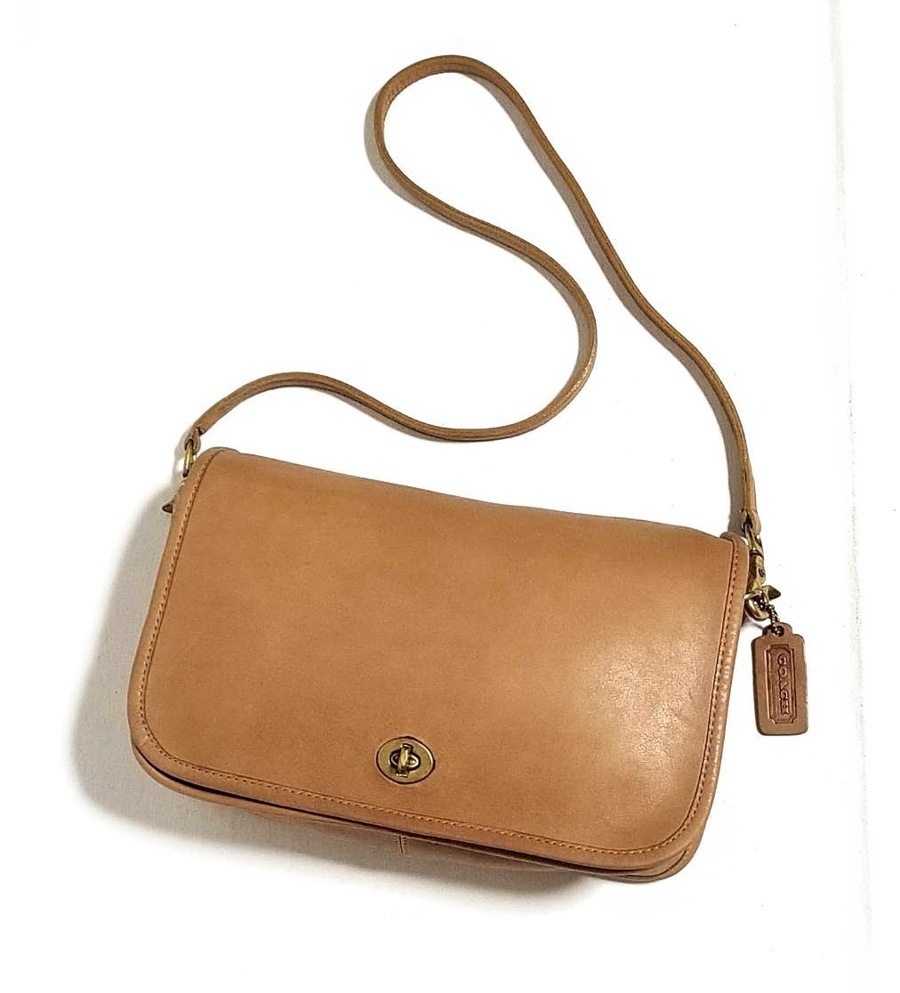 ヤフオク! - コーチ(かばん、バッグ)の中古品・新品・古着