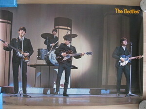 ビートルズ Beatles　ポスター　お揃いのスーツで演奏するメンバー
