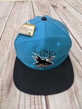 19．デットストック サンジョーズシャークス NHL アイスホッケー 帽子 キャップ 最大約58.5㎝ 青系黒x611_画像1