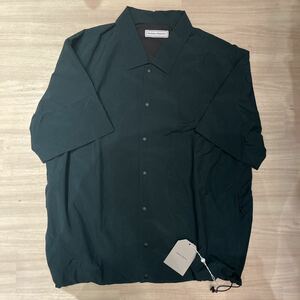 UNIVERSAL PRODUCTS　NYLON SHELL S/S TRACK SHIRT ユニバーサルプロダクツ　GREEN SIZE 2