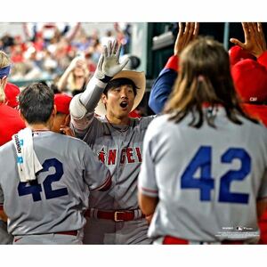 大谷翔平 写真 カード 直筆サインなし Unsigned Los Angeles Angels Shohei Ohtani Fanatics Authentic Cowboy Hat High Five Photograph