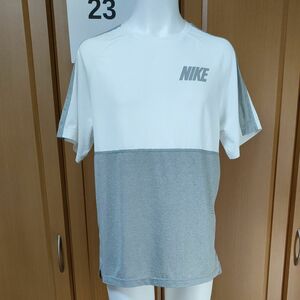 ナイキ半袖ＴシャツM　白/グレー切替　吸汗速乾高機能素材DRI-FITで快適♪　 NIKEドライ/ドリフィット薄手ポリエステル