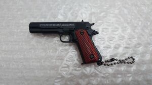 精巧1/3サイズ　ミニチュアモデルガン　コルトM1911　ガバメント　ウッドグリップフルチェッカー　ブラック　　ミリタリー