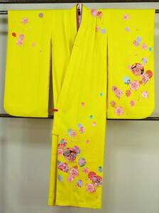 し44　化繊　女児　振袖　7歳用　黄色地　桜　風船柄　襦袢付き　身丈136ｃｍ　七五三