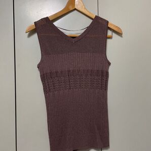 新品GU タンクトップ