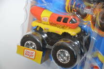 Hot Wheels 2023 MONSTER TRUCKS OSCAR MAYER WIENERMOBILE #3/6★HW ホットウィール モンスタートラック ウインナーモービル_画像3