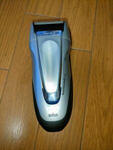 BRAUN ブラウンシェーバー　BS4876 充電器付　ジャンク