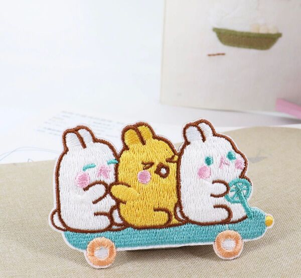 かわいい ウサギちゃん うさぎちゃん 車 クルマ 刺繍 ワッペン