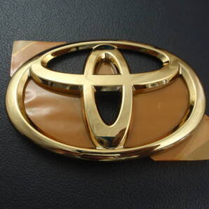 【 トヨタ 210系 クラウン ロイヤルサルーン 210系 CROWN RoyalSaloon 】 プレミアム ゴールド リア トヨタマーク エンブレム