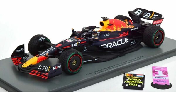 Spark 1/18 2022年日本GP 優勝モデル レッドブル・レーシング Max Verstappen ボード付属