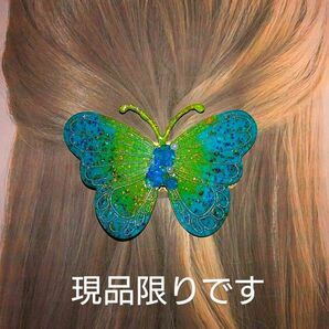 蝶々髪飾りバレッタ　薔薇　パール　レジン作品（ハンドメイド）グリーン＆イエロー系