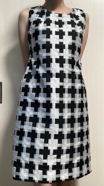 モダン ミリ ワンピース 白×黒 クロス柄 十字柄