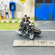 【KS-236】1/64 スケール 新郎のバイクのサイドカーに乗る新婦 フィギュア ミニチュア ジオラマ ミニカー トミカ_画像2