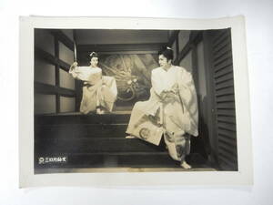 スチール写真1枚「三日月秘文」勝新太郎　浦路洋子　三隈研次・監督　1957年　大映