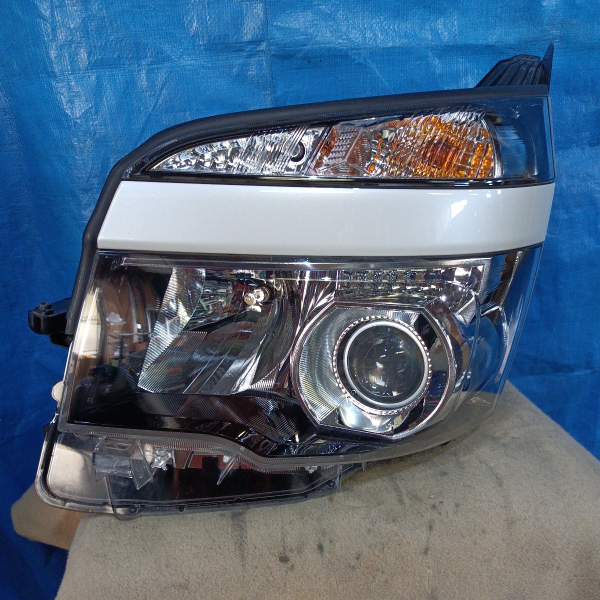 ヤフオク! -「zrr70w ヴォクシー ヘッドライト」(自動車、オートバイ