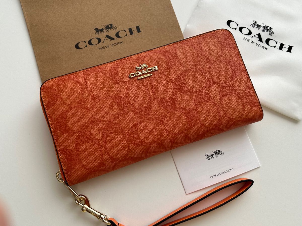 最新情報 【新品♡未使用】COACH コーチ シグネチャーストラップ付き