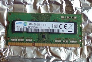 SAMSUNG製 DDR3 PC3L 12800S 204Pin 4G 低電圧対応 1枚。