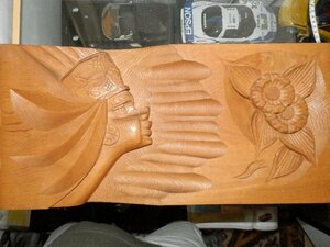 アイヌピリカ 女性の横顔 壁掛け 木製 木彫り