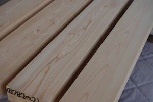 桧（岐阜産） ヒノキ 4本で6800円 角材 材木 木材 新品 9年乾燥