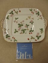 0830391w【WEDGWOOD ワイルドストロベリー B&B スクエアプレート】ウエッジウッド/しおり付/角皿/28.4×24.8×フチH4.8cm程/中古品_画像1