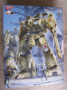 WAVE Super Dimension Fortress Macross 1/72 Defender 