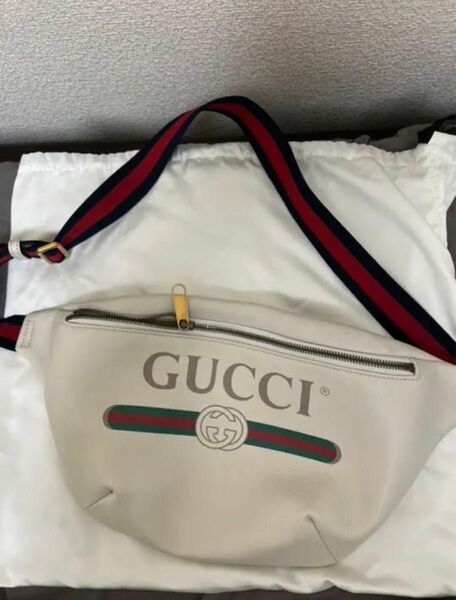 GUCCIボディバッグ