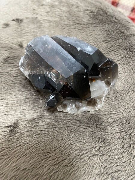 スモーキークォーツ 原石 煙水晶 虹入り