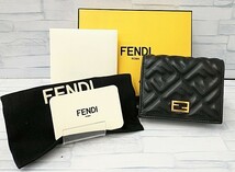 美品 フェンディ FENDI 8M0420 二つ折り財布 スモールウォレット レザー ブラック ゴールド金具 ロゴ FF レディース ジッピー_画像1