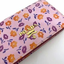 プラダ 名刺入れ ピンク ゴールド 1MC122 名刺入れ マチ有 レザー サフィアーノ 中古 PRADA 花柄 プリント_画像3