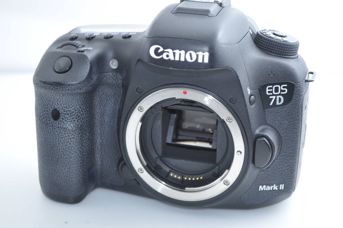 ☆実用品☆ Canon キヤノン EOS 7D Mark II デジタル一眼レフカメラ