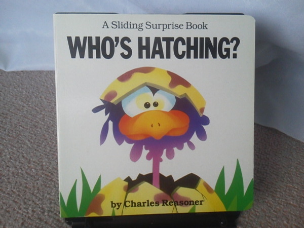 【送料込み】『WHO'S HATCHING?/日本語版は「うまれてくるのはだあれ? 」』つまみ引き仕掛け絵本/チャールズ リーズナー