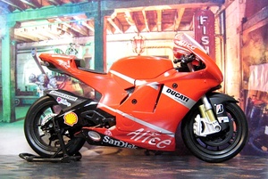 NewRay ニューレイ 1/12 ducati ドゥカティ desmosedici デスモセディチ GP08 Casey Stoner alice #1 SanDisk