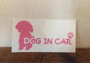 ＊ Dog in car トイプードル＊カッティング ステッカー 犬 ピンク