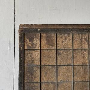 NO.95 古色 正方形中 36マス タイル 貼り板 木製　検: 木 古材 仕切り 台 什器 天板 レトロ アンティーク アトリエ ビンテージ インテリア