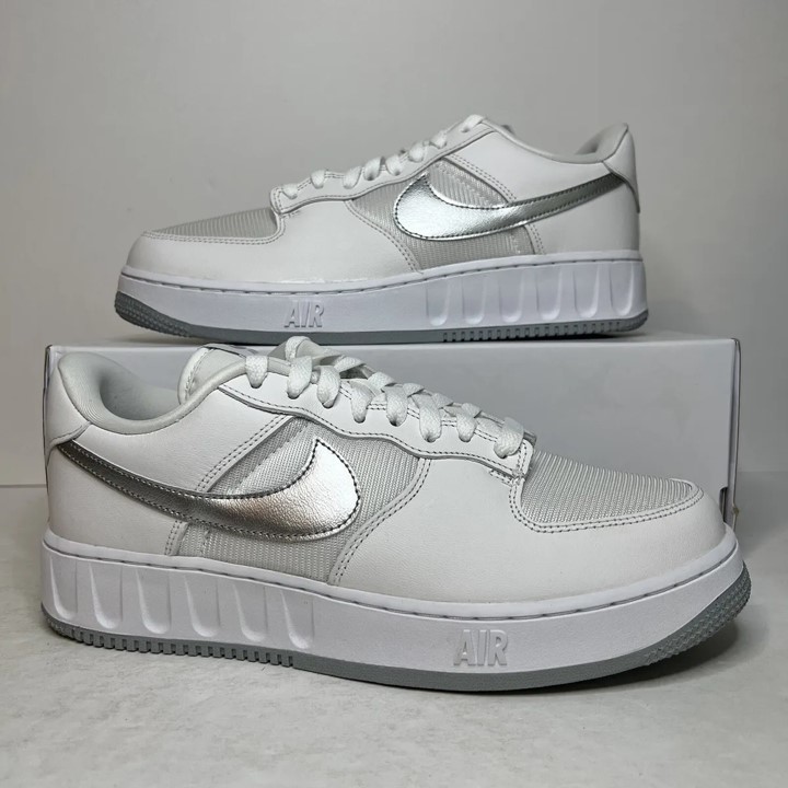 2023年最新】Yahoo!オークション -nike スニーカー 白 シルバー