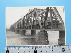 (J50)996 写真 古写真 電車 鉄道 鉄道写真 下り 霧島 昭和34年5月5日 酒匂川鉄橋 はがれた跡が薄くなっています