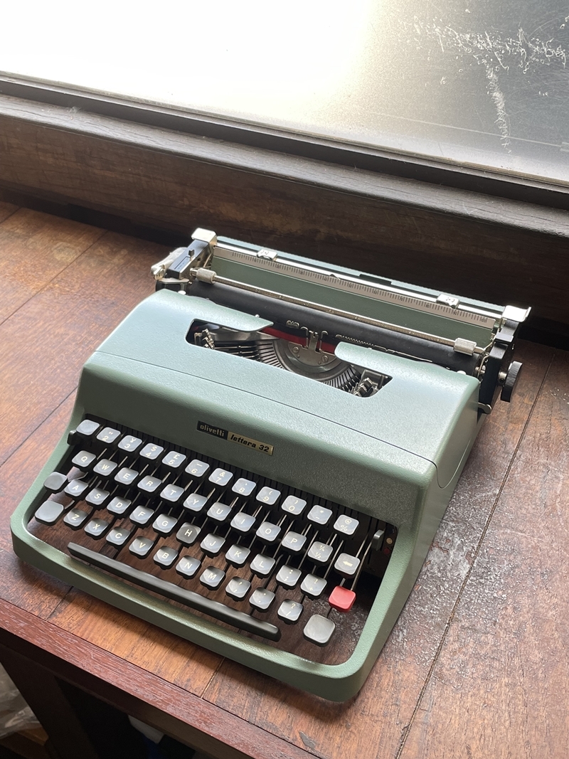 レトロ olivetti lettera 32 タイプライター スペイン製-