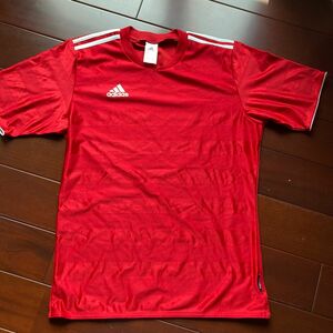 adidas 赤　シャツ　半袖