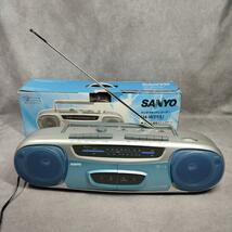 【音出し確認済】 SANYO ラジオカセットレコーダー U4-W31 ダブルカセット 2003年製 元箱 家電 テープ 音響機器 防災 サンヨー 中古品_画像1