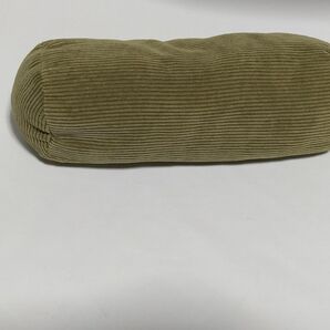 円柱型リビングクッション モスグリーン ダイソーにて購入