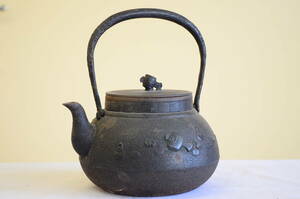 打出の小槌 宝文 鉄瓶 重さ1.95kg 23.5cm×22cm 時代煎茶道具 湯沸かし 鋳物