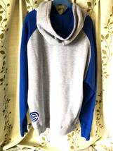 AUTHENTIC CRIP WEAR（Community Revolution In Progress) CRIPS　青ギャング　パーカー(フーディ）　希少　中古品　美品_画像3