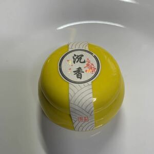 練り香水★沈香の香り★65ｇ 可愛い陶器の入れ物!! 香水