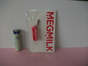 メグミルク　牛乳　ミニチュア　ファスナー　マスコット　チャーム　アクセサリー　食品サンプル　フィギュア　オブジェ　ディスプレイ