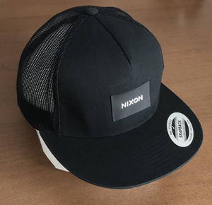 NIXON キャップ TRUCKER メッシュ CAP 黒 パッチ 帽子 サーフィン SKATE ブランド 好きに も シェア 共用